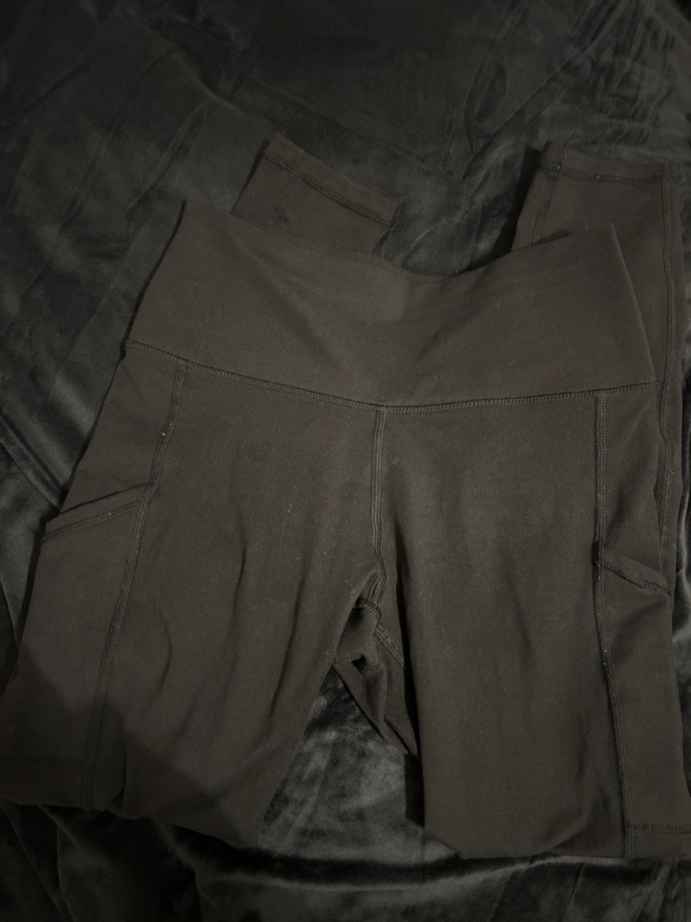 High-Waist Black Leggings with Side Pockets